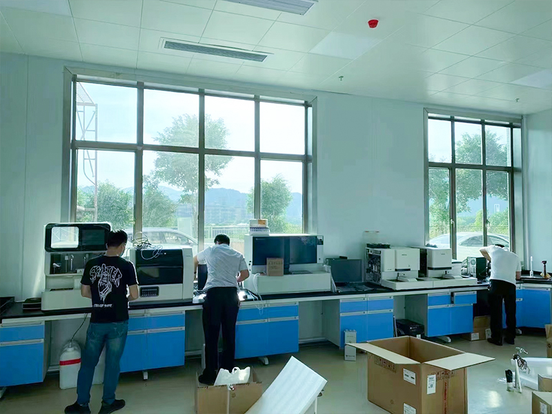 Shenzhen SST Power UPS power supply, lead-acid batteries are used in the laboratory